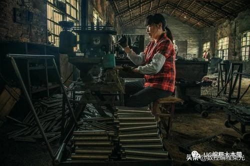 一名女孩从大学毕业后在机械行业干了十年，背后经历让人辛酸……