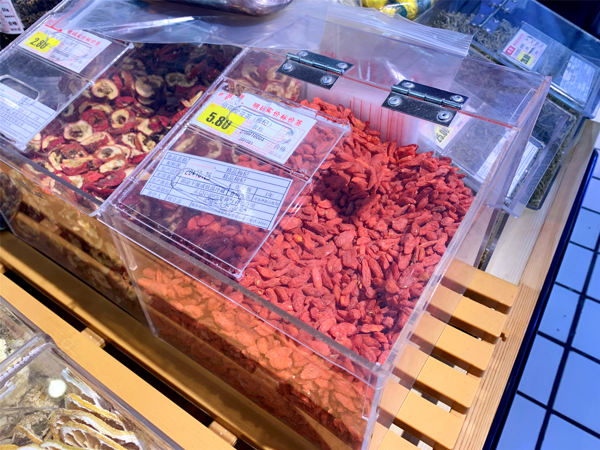 买枸杞买红色的好吗,买枸杞有哪些问题