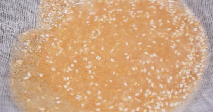 家用榨油机芝麻油的制作方法,没有榨油机怎么自制芝麻油