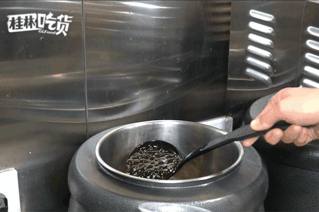 火遍全国的明星茶饮本宫的茶开到桂林了！凭口袋茶掀起了排队潮流