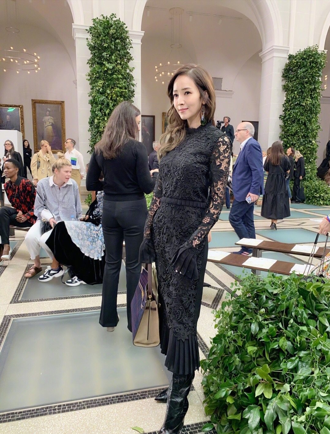 41岁侯佩岑穿衣搭配,侯佩岑穿短裙子照片