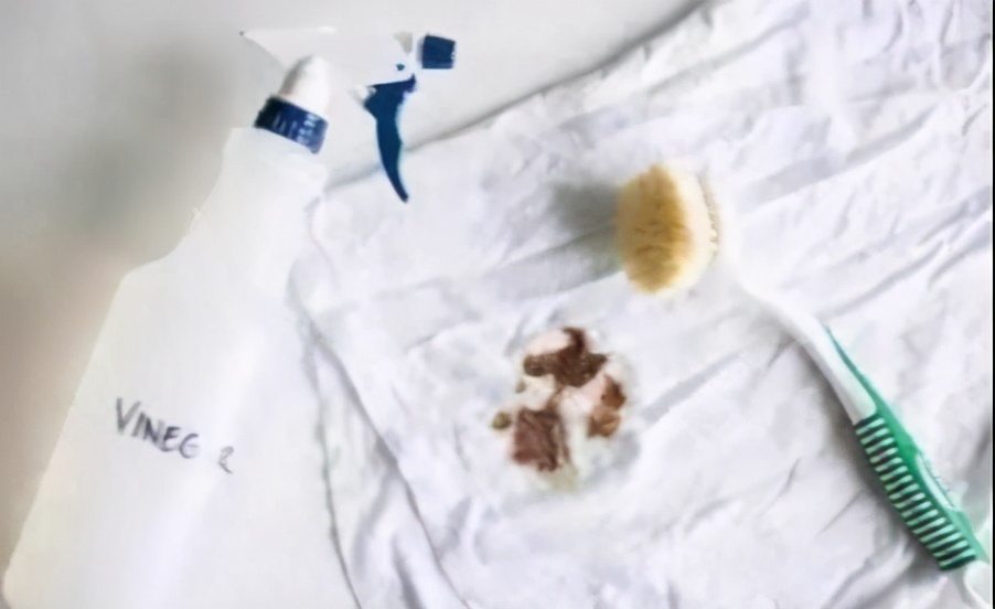 衣服上的油渍不用洗就可以弄干净,衣服上的油渍洗衣液能洗掉吗