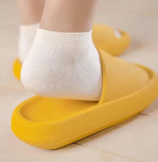 穿了一天鞋子脚湿,穿了一天鞋子脚很痛