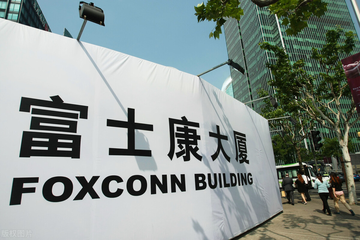 前半生献给了部队下一句该怎么说,前半生奉献青春后半生奉献事业