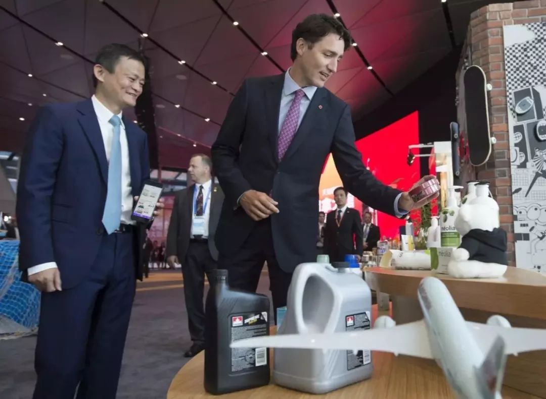 加拿大总理亲自给马云种草身体乳，开玩笑说能抹在面包上？这操作