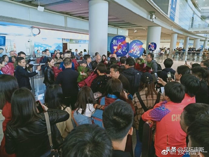 刘诗雯亲闺蜜,刘诗雯与队友拥抱