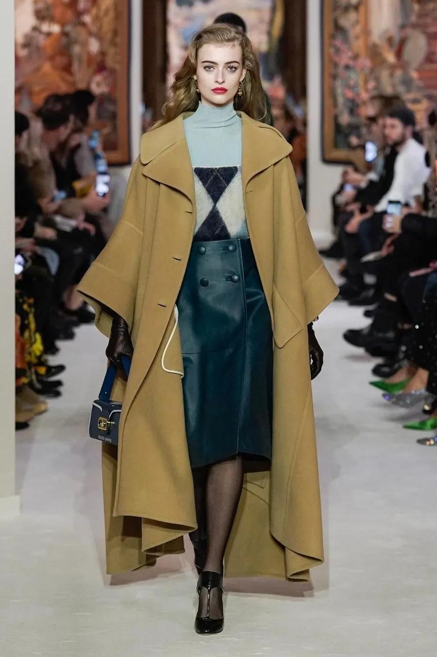 2022巴黎时装周秋冬大衣,2020秋冬巴黎时装周
