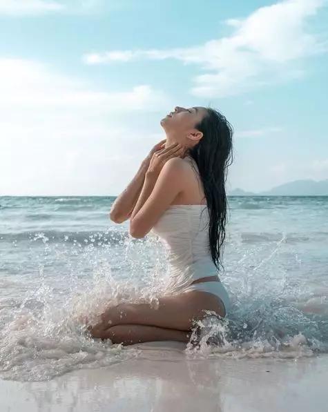 “韩国张钧甯”比基尼照爆红全网，成新任整容模板，网友