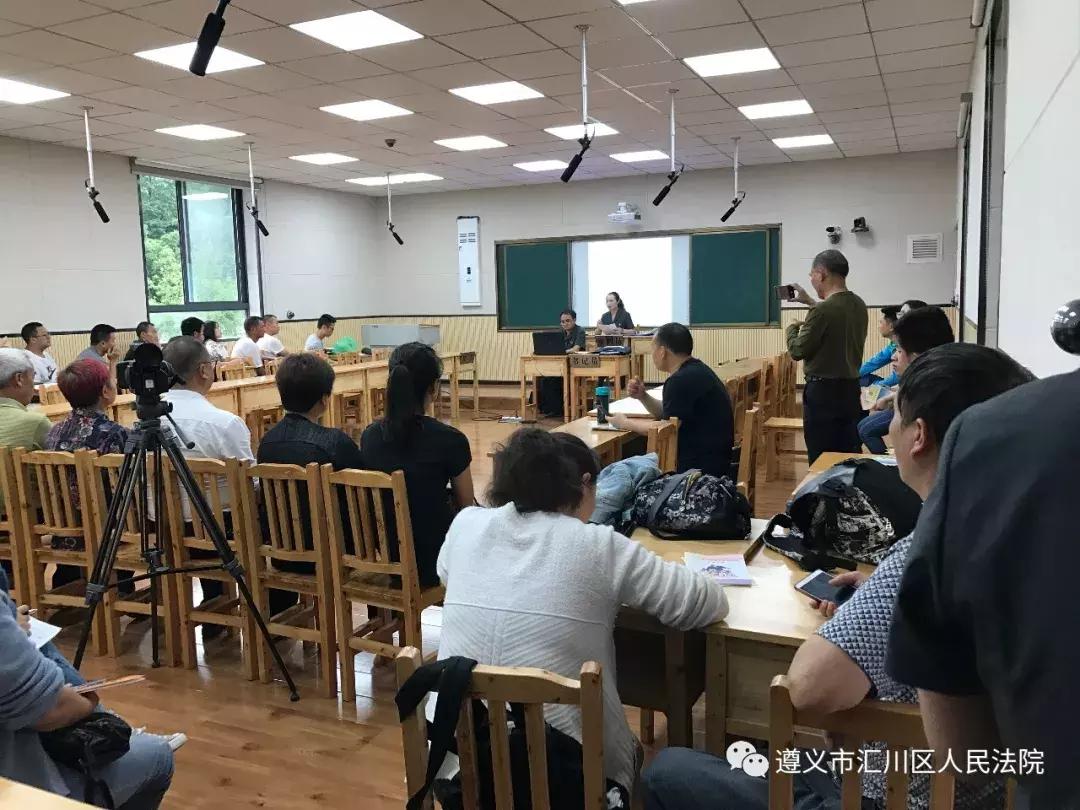 开庭对方没来怎么判决,开庭时被告没来如何办理