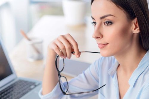 吹空调皮肤干用什么护肤品,吹空调脸干怎么补水最有效