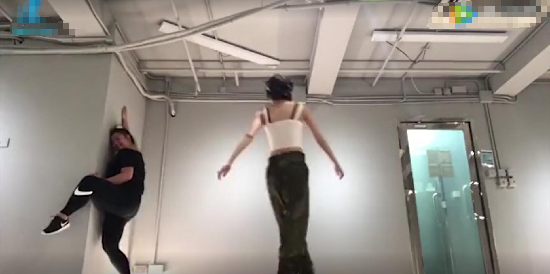 郑少秋之女郑欣宜拖200斤肉跳舞，减肥数次失败，遗传妈妈没办法