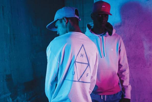 滑板鞋有没有轮子,滑板鞋vans配什么裤子