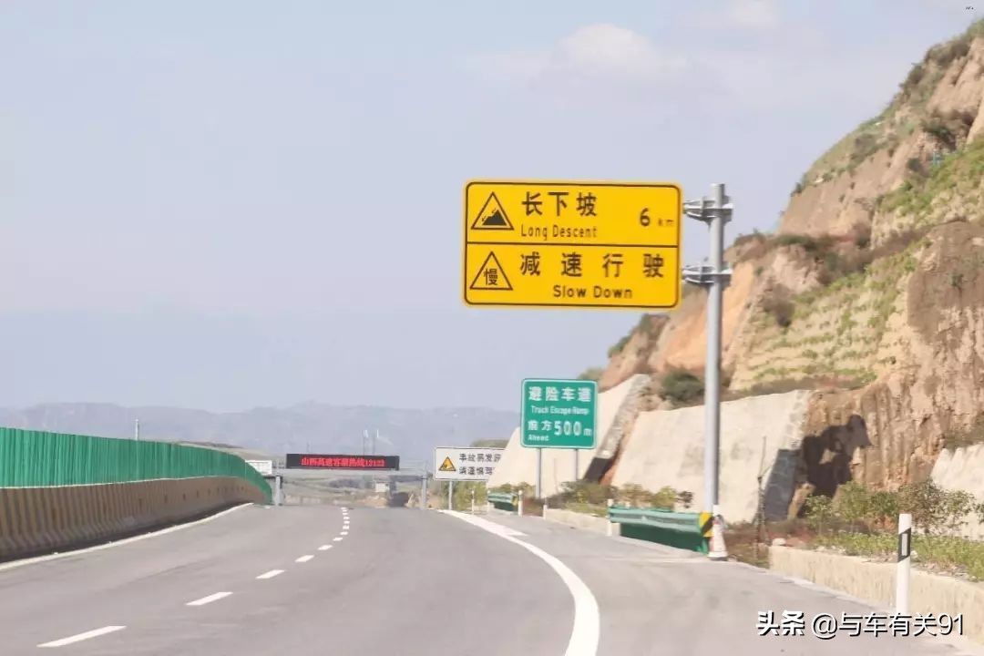 自动挡车走长下坡怎样操作,自动挡开车下坡拐弯技巧