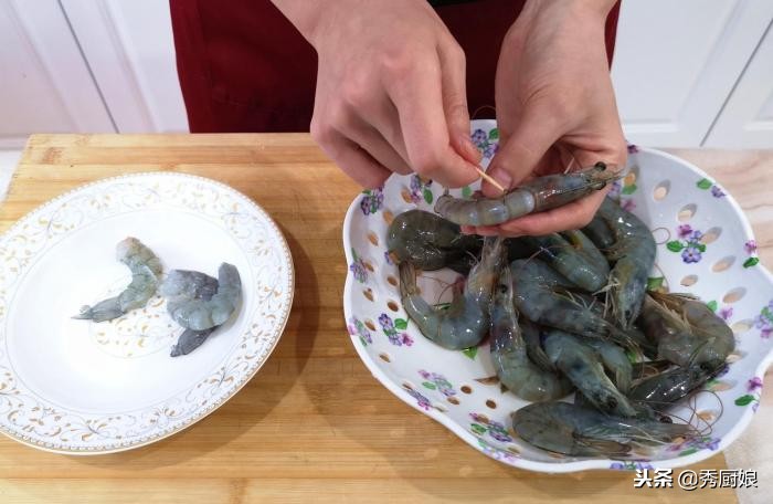 饺子馅这样调才叫鲜，教你做正宗三鲜水饺，鲜香味美，太馋人了