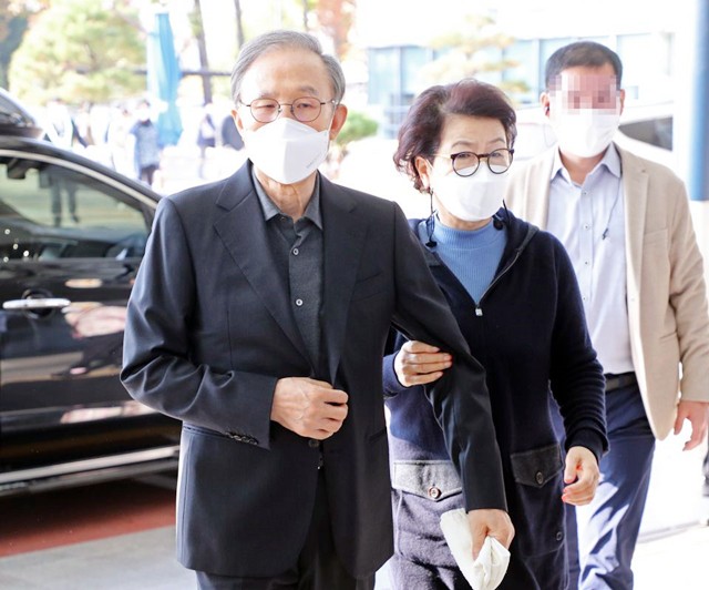 韩国前总统李明博出狱,韩国前总统李明博被判17年