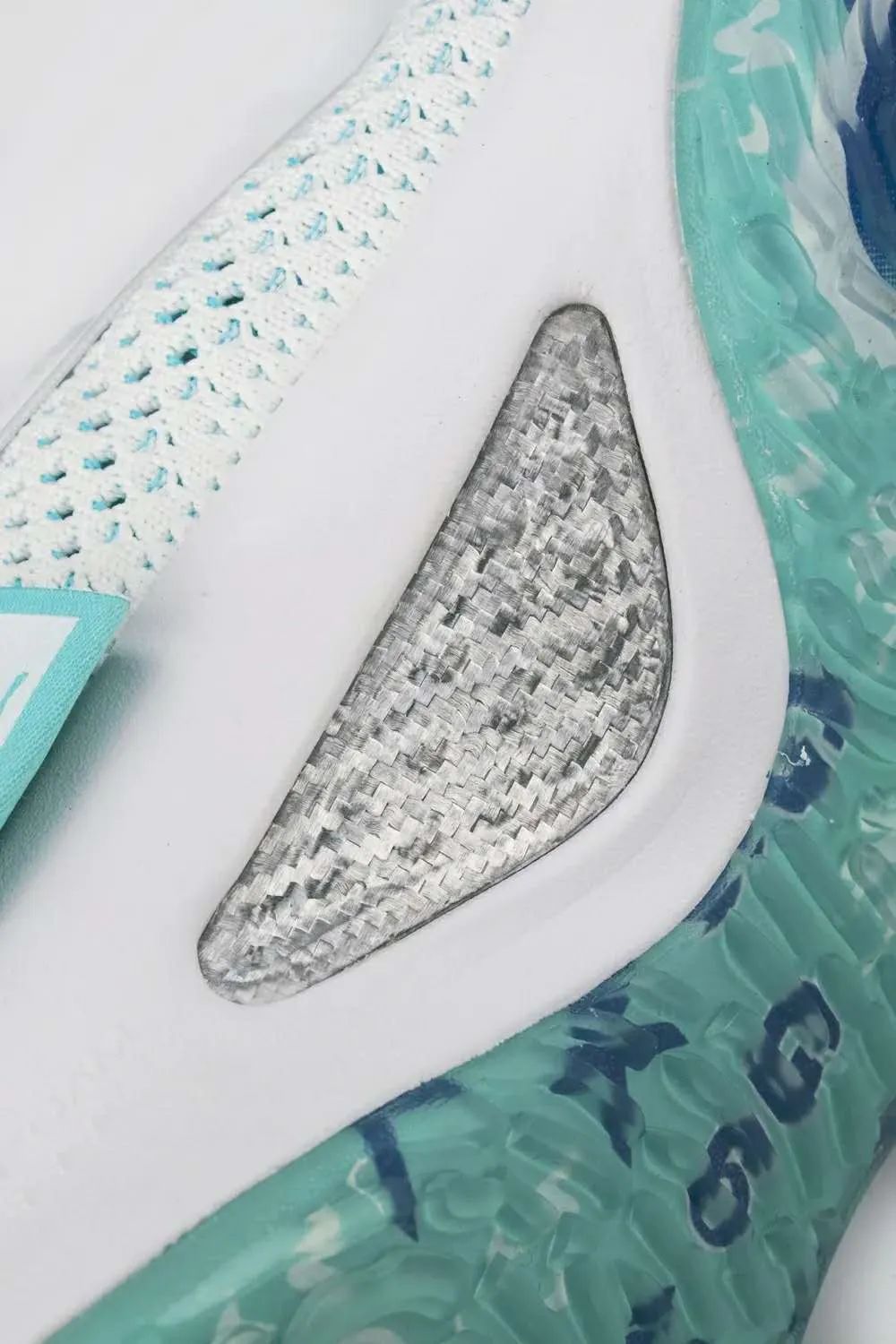 地摊经济卖鞋,地摊经济遇上球鞋