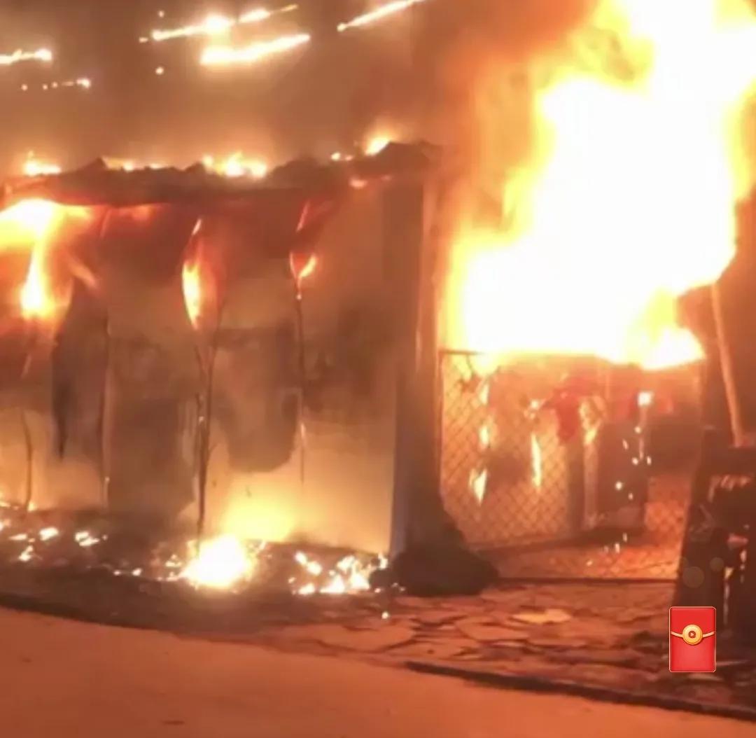 98岁老人被困火场,74岁老人为救孙子被困火场