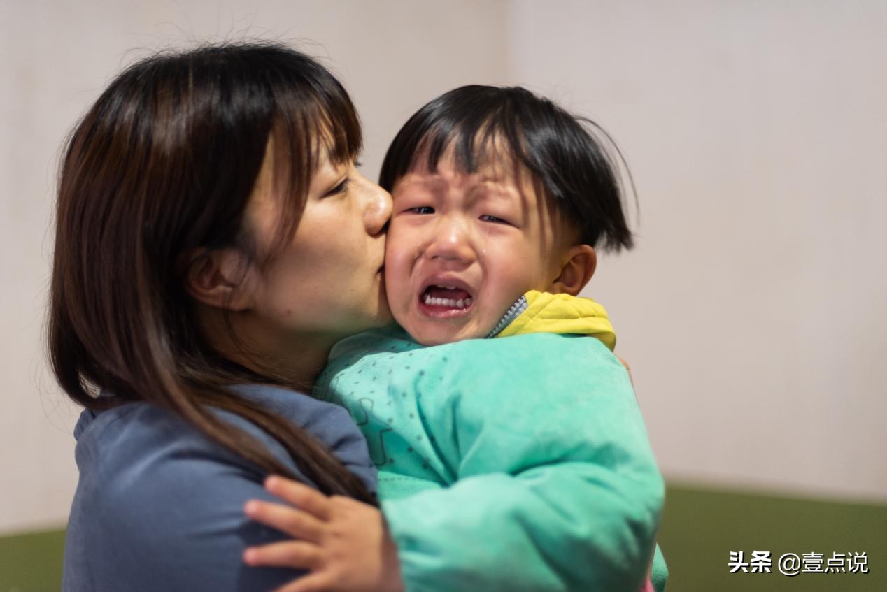 萌娃从小失明却不知真相 (宝宝眼睛险些失明)