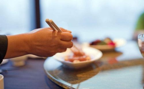 在餐厅吃坏肚子怎么维权,外出用餐吃坏肚子怎么办