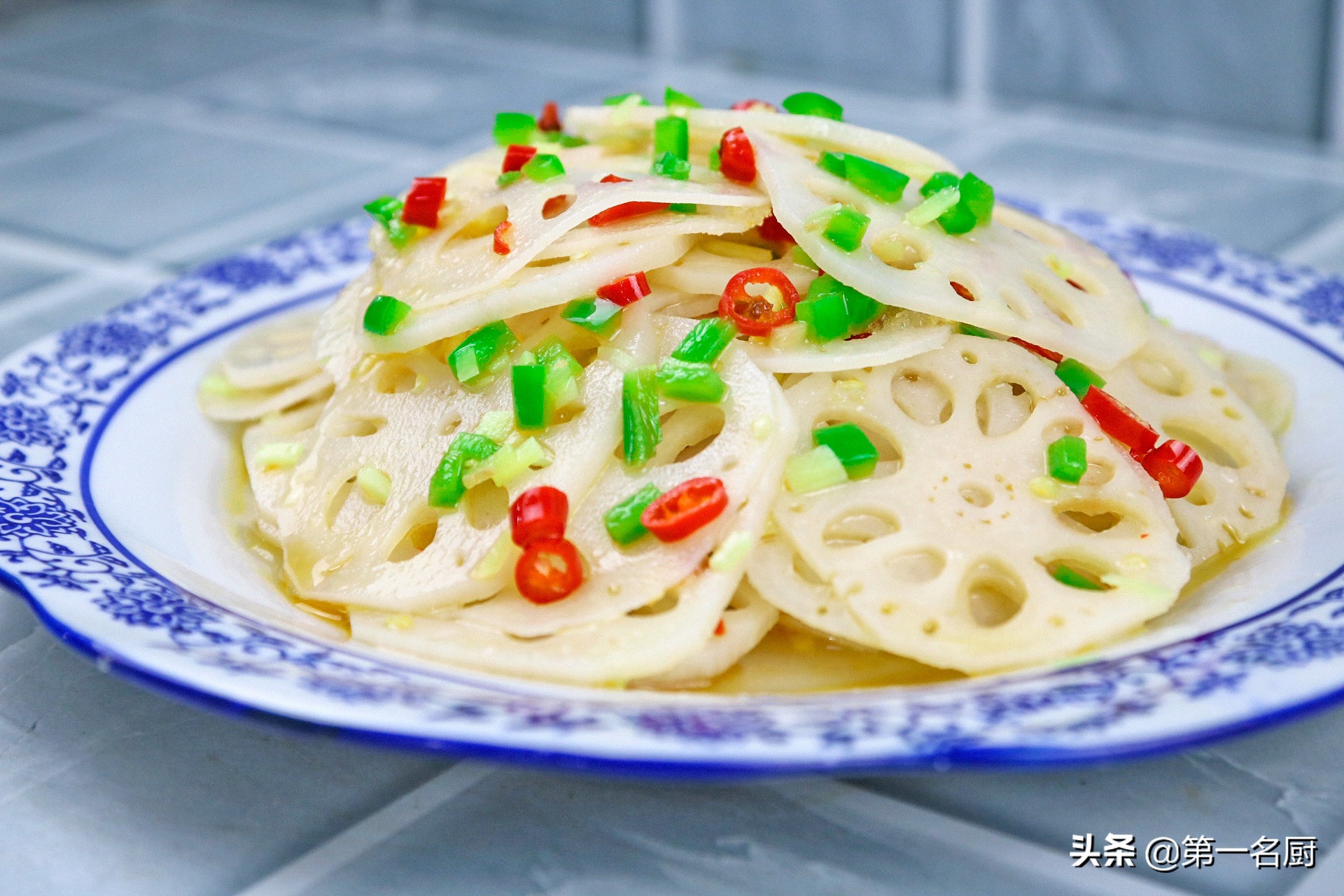 为什么饭店的凉拌藕片那么好吃？原来拌汁有技巧，这样做爽口入味