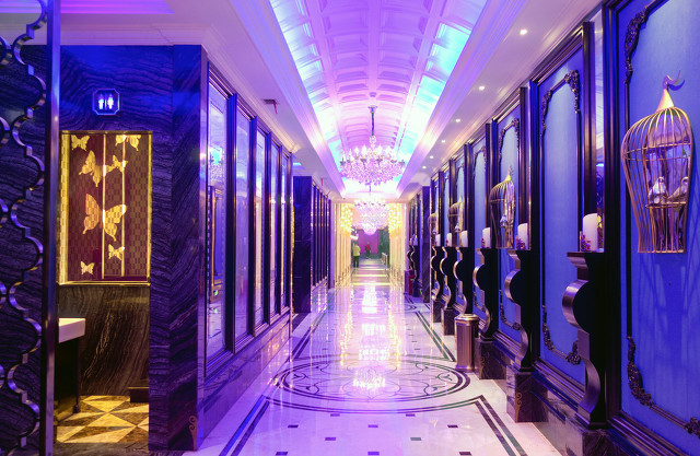 ktv女孩被顾客泼酒,我认识的那些人