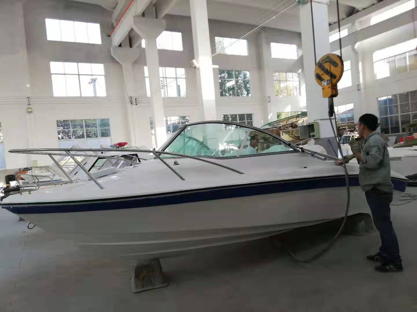 豪华游艇配备直升机钓鱼船,游艇豪华游艇价格