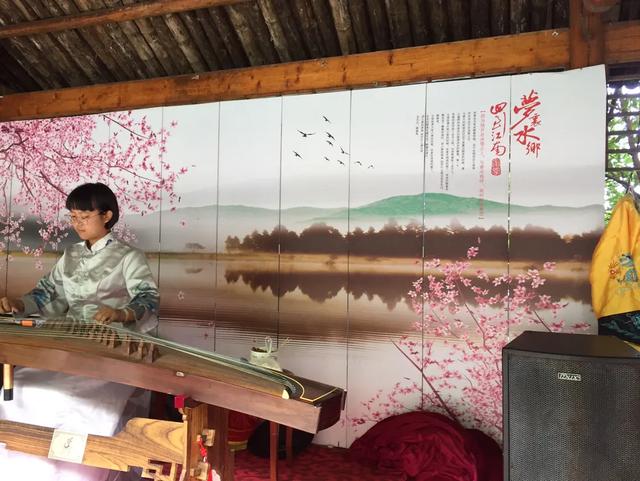 农村女人离婚土地分红怎么分配,离婚后承包地该怎么处理