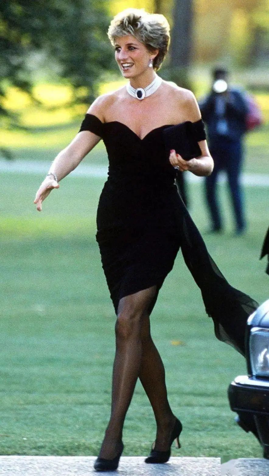 她是因为想要*引勾**男性才作如此打扮？