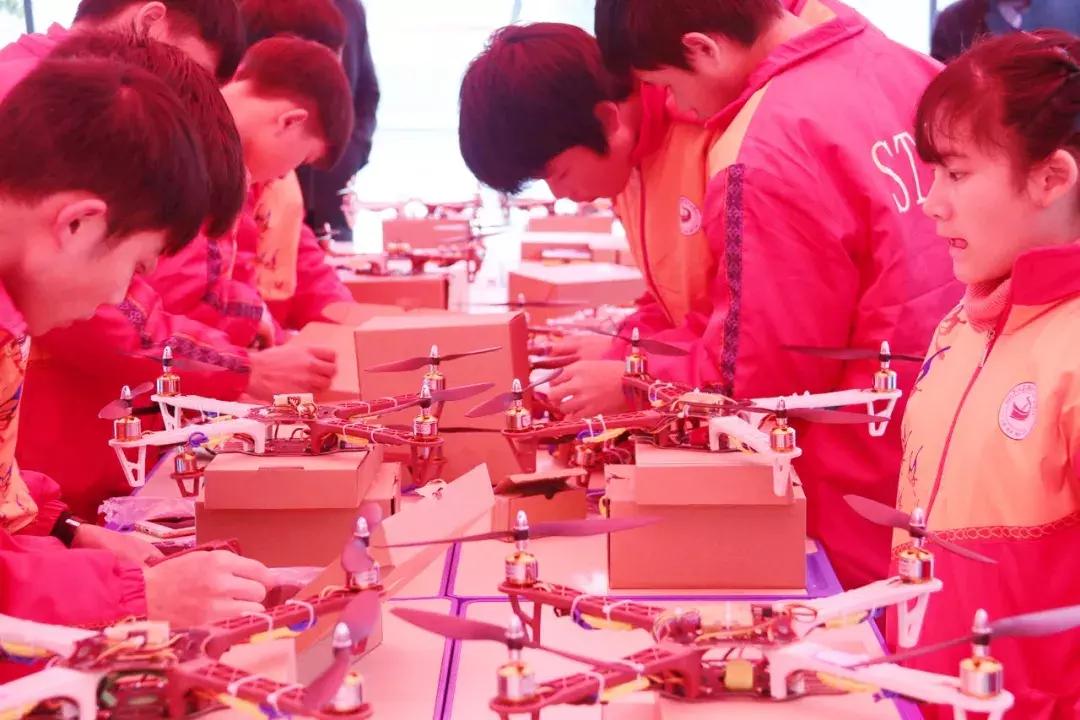 厉害了我们的新时代内容简介,松桃中等职业学校