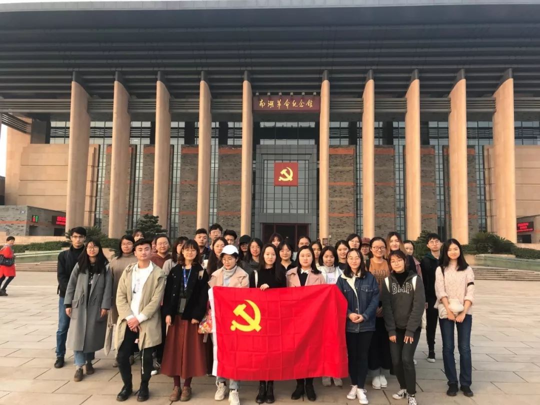 给大学生入党积极分子提几点要求,大学生入党积极分子要怎么做