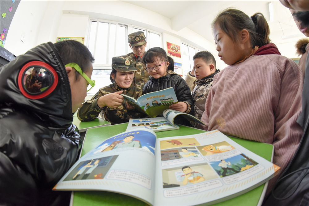 爱心进校园，呵护暖童心——*警武**江苏总队宿迁支队关爱呵护驻地留守儿童侧记