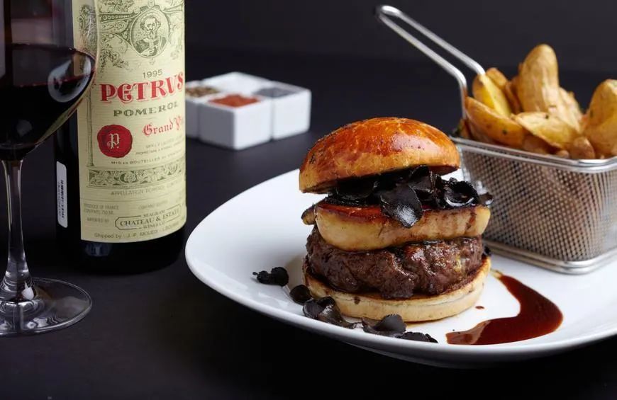 想要汉堡更好吃？赶紧搭配一杯葡萄酒！|富隆酒业