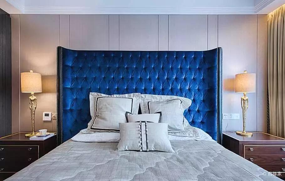 他家像宫殿！巨型水晶灯，黄金瓷砖，金碧光辉，住上一晚值了