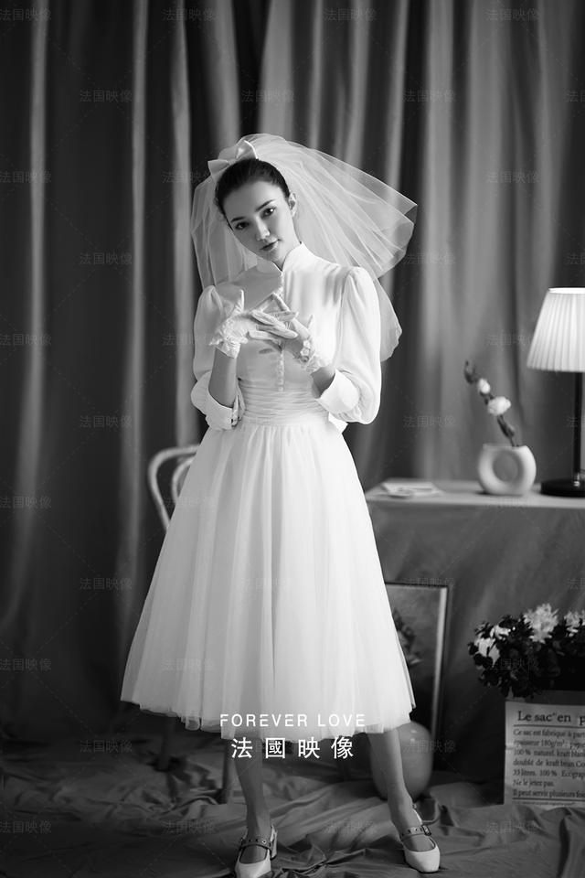 黑白婚纱照高清图片,简单大方的婚纱照黑白