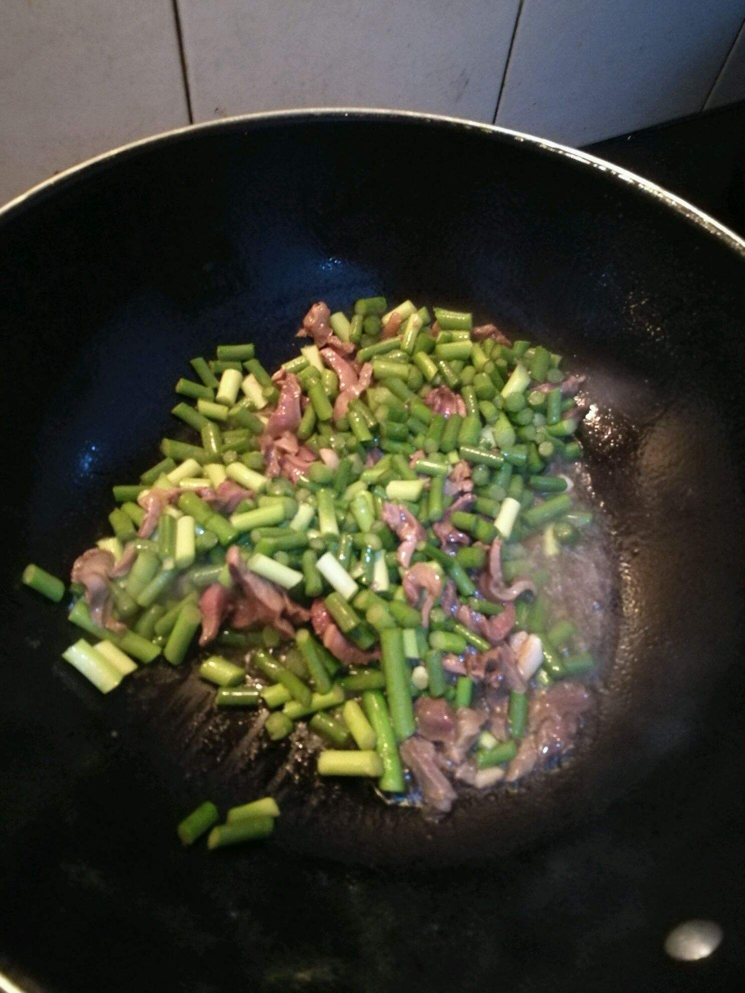 炒鸡胗子之前要不要焯水,炒鸡胗前需要焯水吗