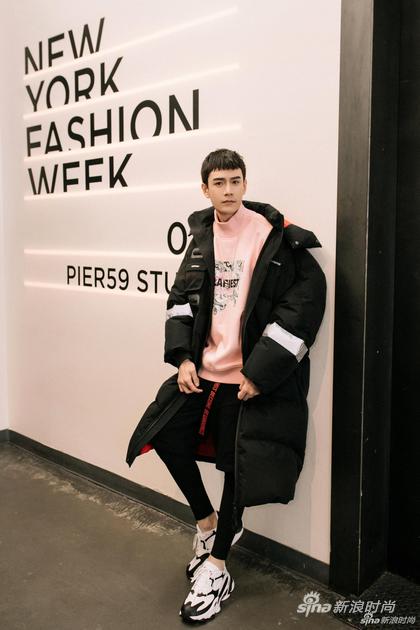 杨幂刘雯的时髦感,杨幂巴黎时装周走秀视频