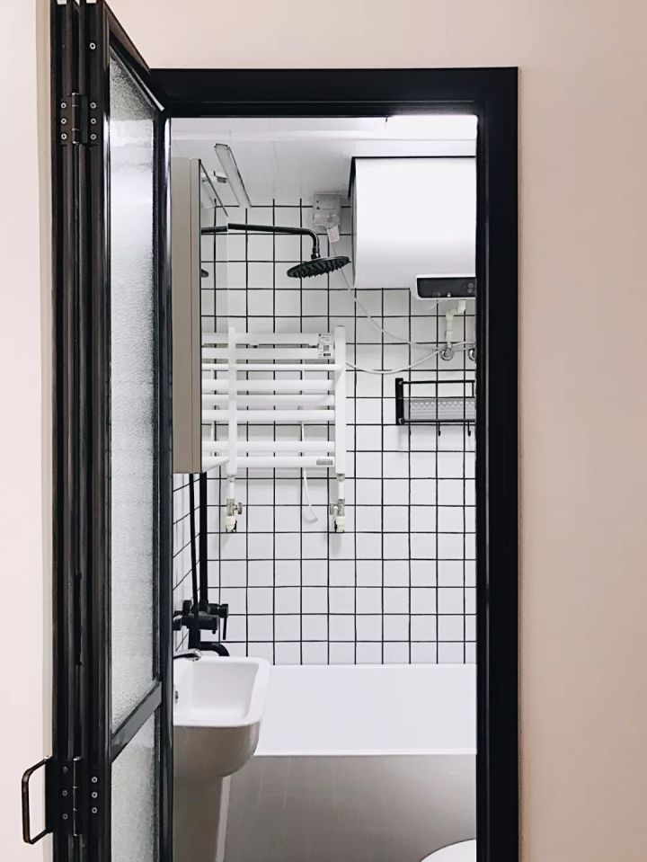 北京200万买5平米的胶囊房,我在北京买了个40多平的房子