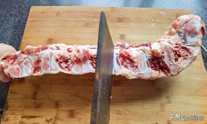 天冷了，不管有钱没钱，多喝牛骨汤，比羊肉鹅肉还滋补，别不懂吃