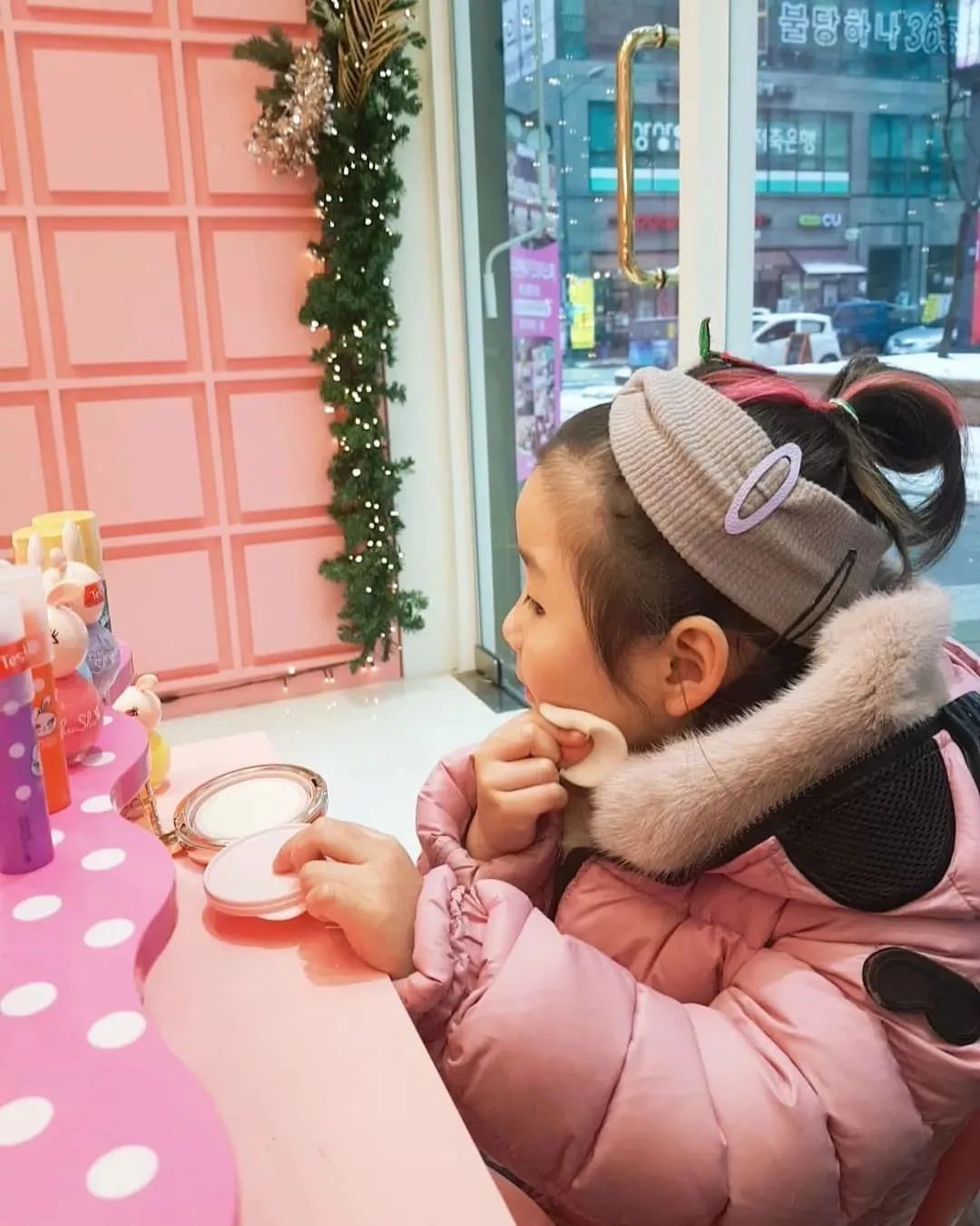 妈，上学前先给我撸个妆