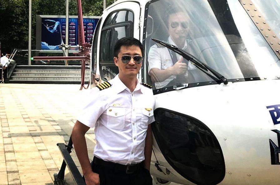 王宝强考驾照,王宝强吴京出席