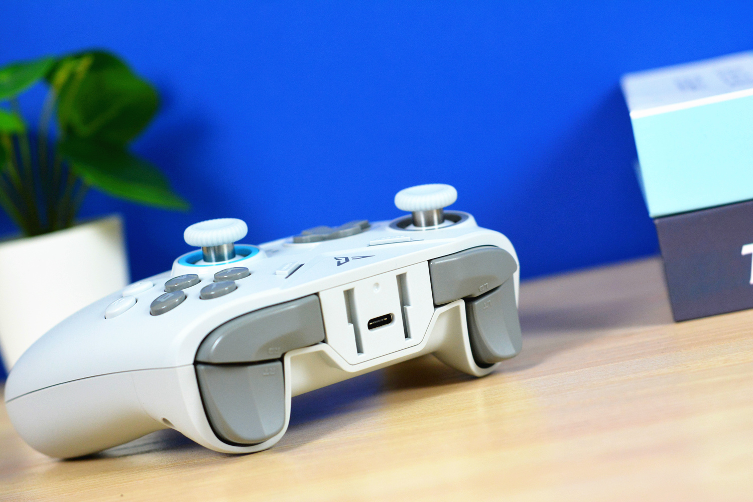 飞智黑武士二体感操控,飞智黑武士2亮黄光