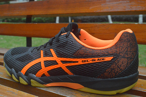 亚瑟士刀锋6代测评,亚瑟士刀锋7羽毛球鞋测评