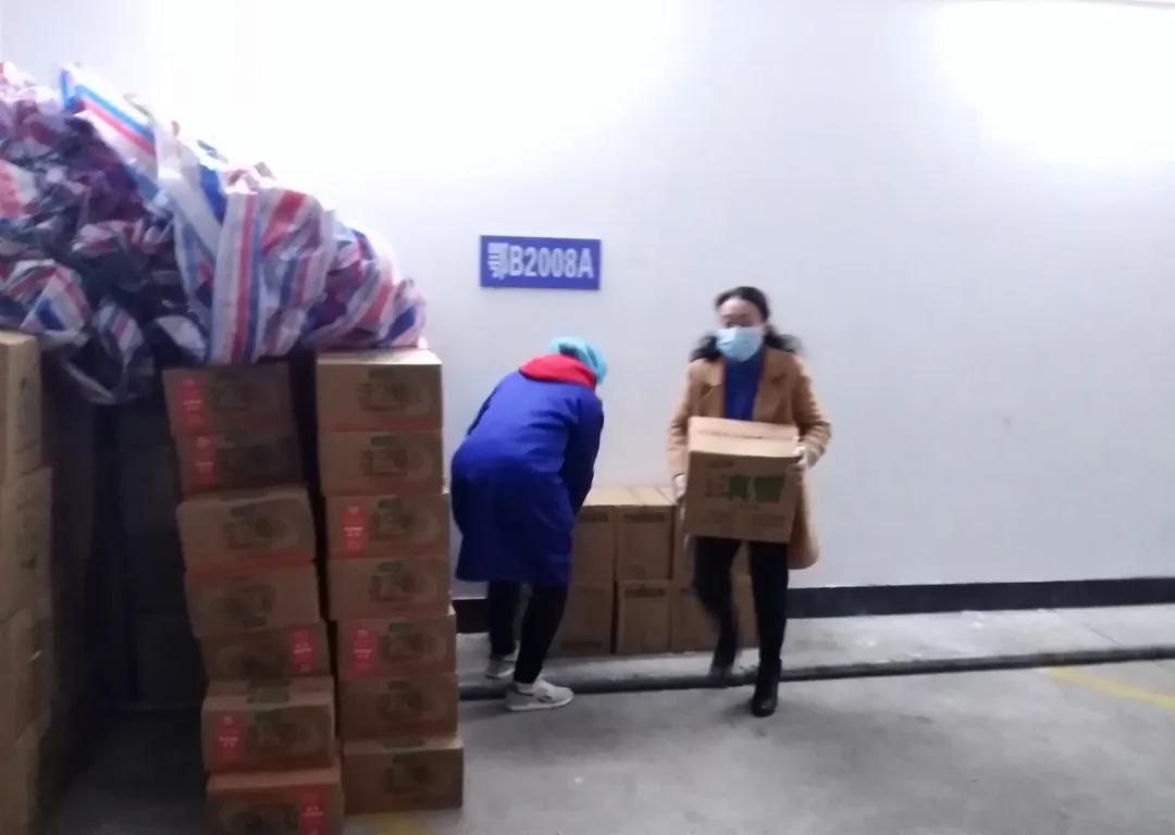 不知疫情谁放出二位“春柳”似尖刀