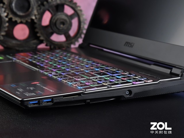 这键盘见第一眼就爱上了，笔记本原来还能这么好看