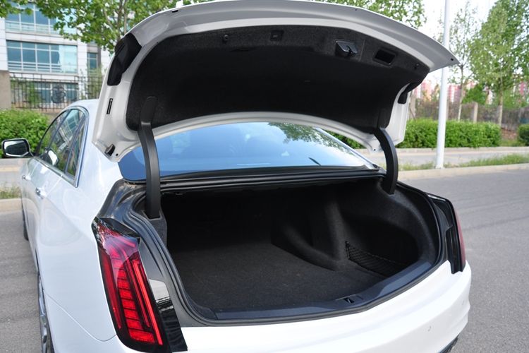 试驾凯迪拉克ct6入门车型,胖哥试驾凯迪拉克ct628t精英