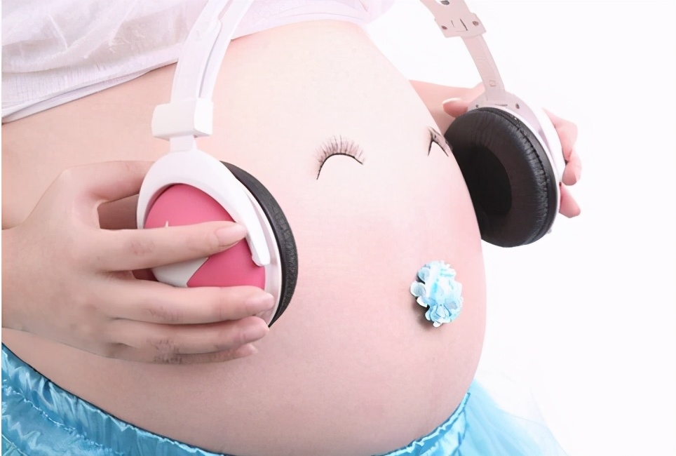 宝宝在左边胎动明显说明什么,胎动总是在左侧宝宝是什么姿势