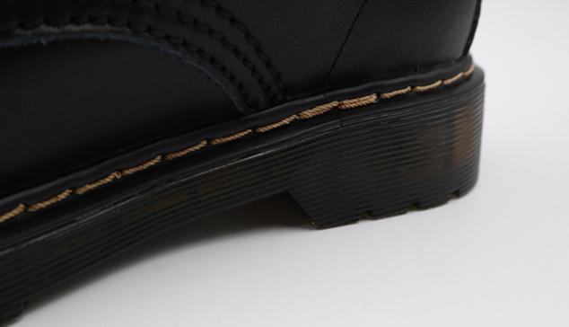 潮流百搭的马丁靴带收紧,时尚必备新款帅气马丁靴