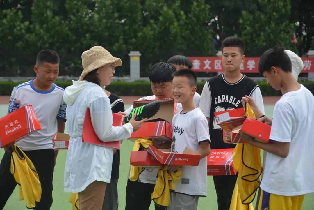 恭喜校园足球联赛开幕式圆满成功,校园足球联赛圆满落幕报道