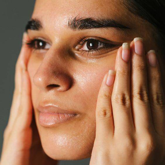 48岁贾静雯态势惊艳美貌依旧,贾静雯如何保持自己的颜值和身材