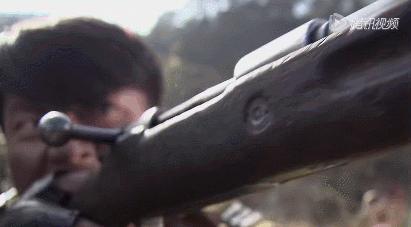 如何用枪把飞机打下,怎么用枪打飞行器